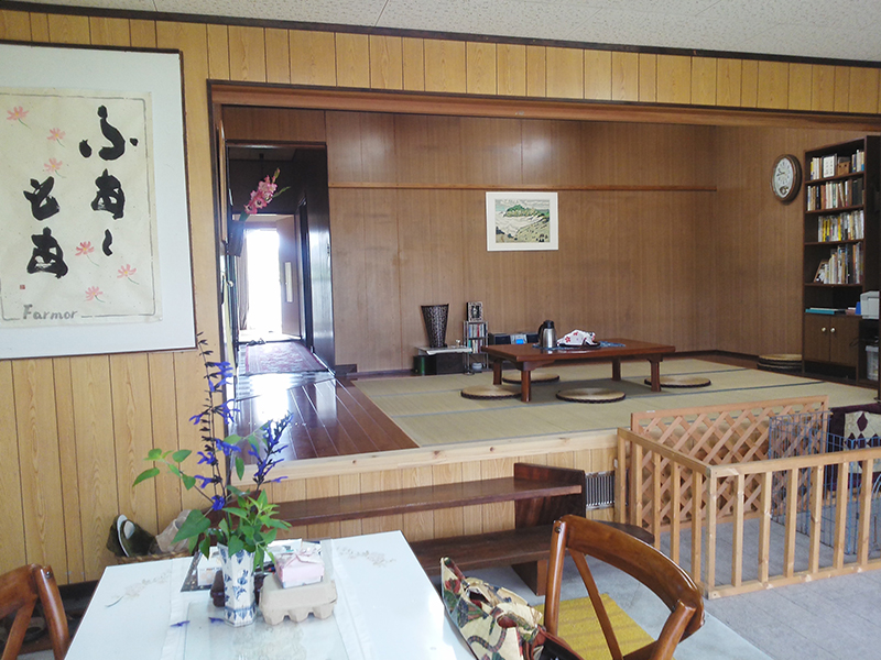 フロント・居間